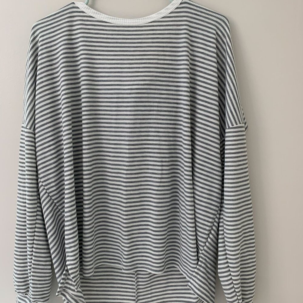 Pink Lily Black and White Sz L Long Sleeve Top